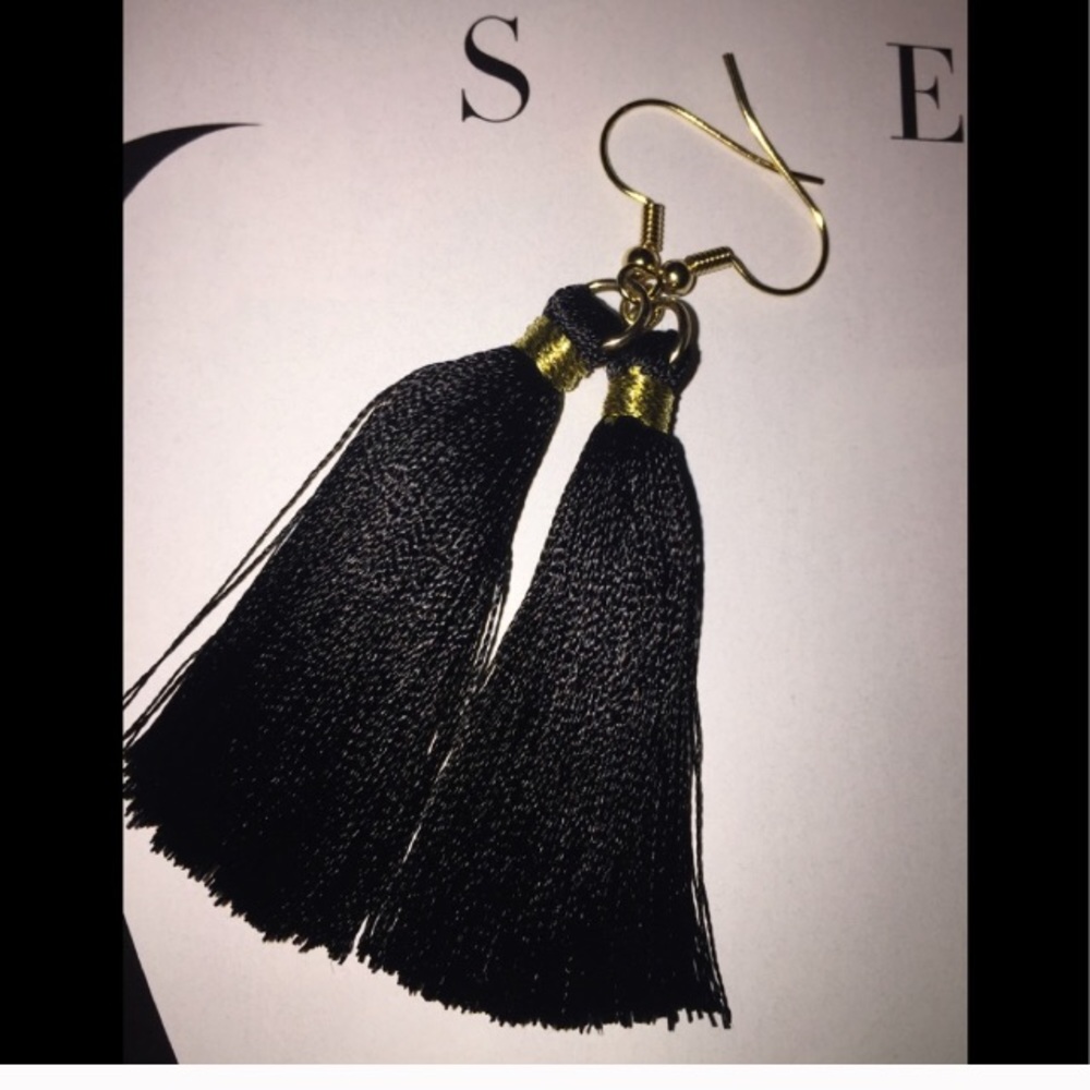 Tassel-Me-Chic